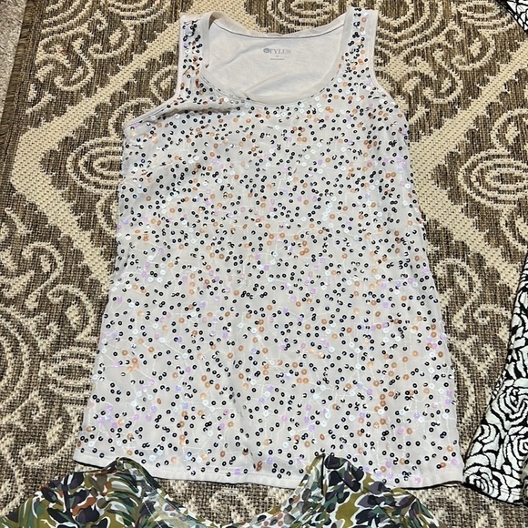 Women’s size small bundle with pants size 4 - Picture 3 of 12